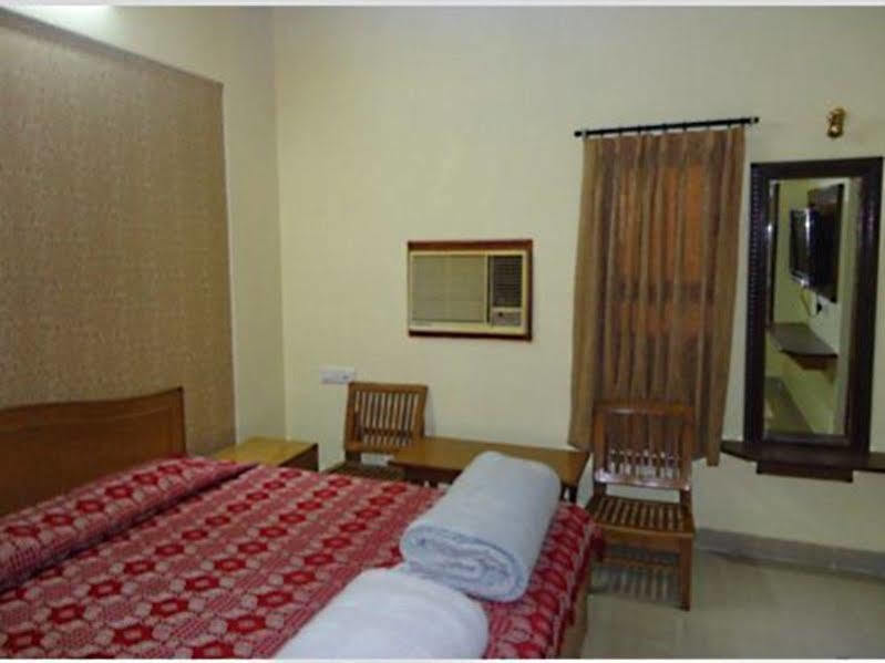 Hotel Sugandh Retreat Τζαϊπούρ Εξωτερικό φωτογραφία